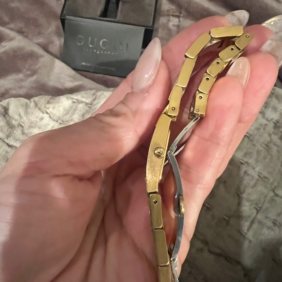 Gold Gucci Watch Vintage Mint Condition Authenticity Card and case - Picture 4 of 17